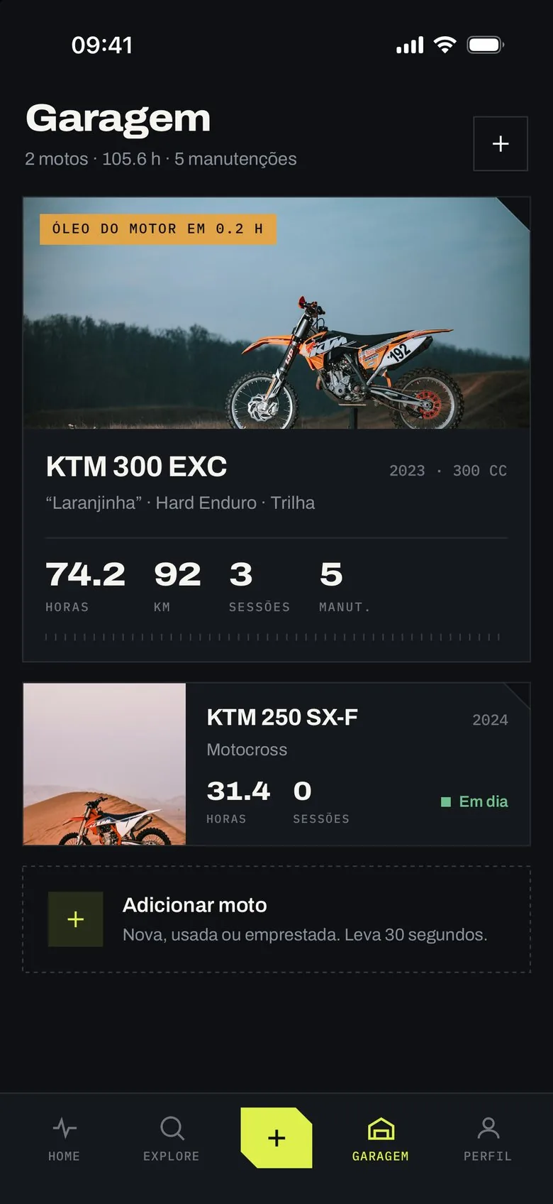 Tela Garagem do Motozy com duas motos KTM, horas de motor e alerta de óleo